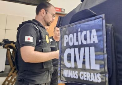 policiais civis de Guaxupé se preparando para uma operação policial