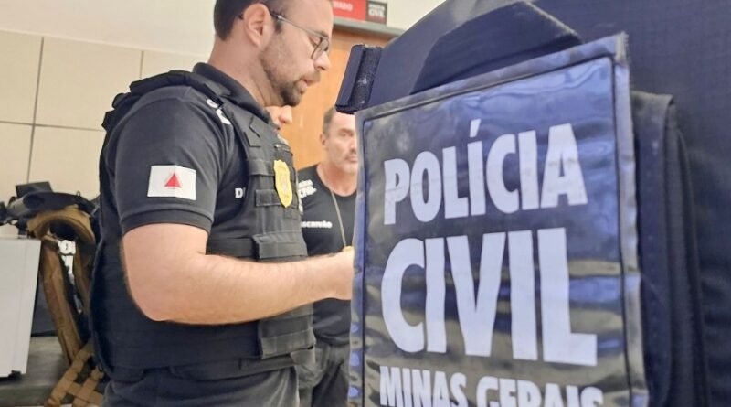 policiais civis de Guaxupé se preparando para uma operação policial
