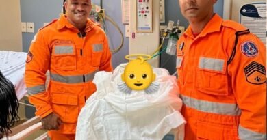 equipe do corpo de bombeiros que realizou parto emergencial dentro do elevador de hospital em Passos MG