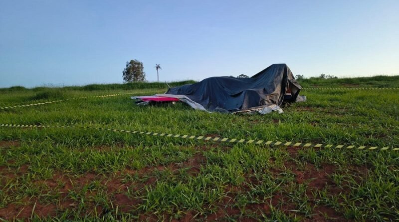 avião de pequeno porte que fez pouso forçado em Guaxupé-MG