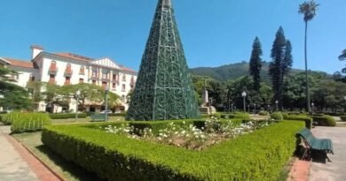 carro submerso em açude na zona rural de Botelhos(MG)