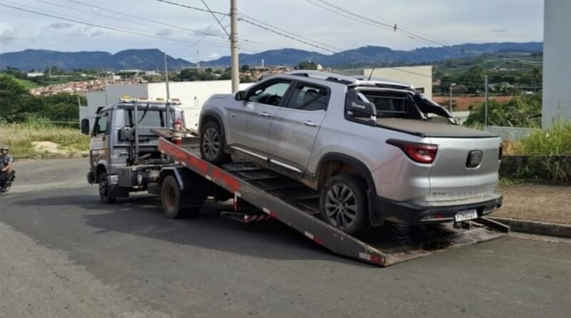 caminhonete roubada em Ribeirão Preto recuperada pela PM em Andradas