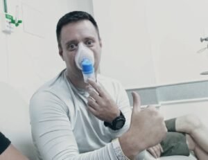 sargento Tardioli da PM de Poços de Caldas que salvou uma criança durante um incêndio