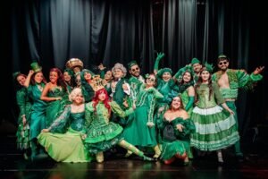 atores do espetáculo Wicked do teatro musical de Poços de Caldas-MG