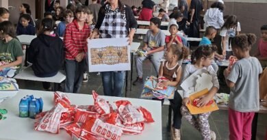 atividade de artesanto com crianças no projeto ideia fixa