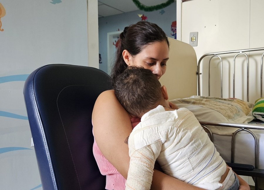Menino internado no Hospital João XXIII em BH após se queimar com água fervendo