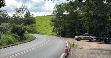 viatura da Polícia Militar Rodoviária em atendimento a um acidente fatal na MG 455 em Andradas-MG