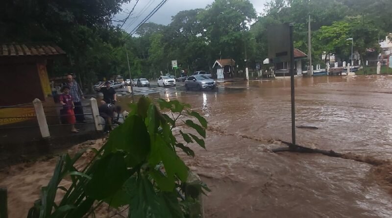 alagamento no Bosque em Águas da Prata-SP