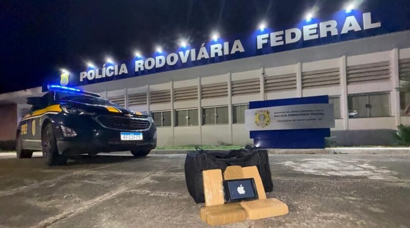 cocaína apreendida pela PRF na rodovia Fernão Dias, em Pouso Alegre-MG