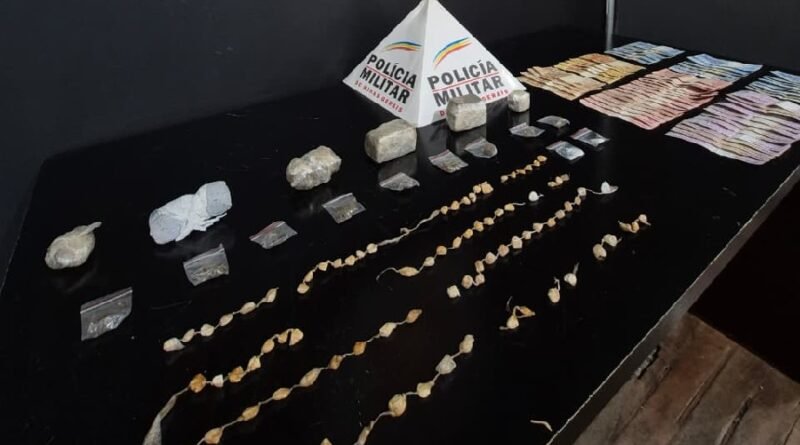 drogas apreendidas durante operação com cães farejadores da PM em Poços de Caldas-MG