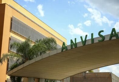 Anvisa aprova novo medicamento para câncer de pulmão fachada da sede da Anvisa em Brasília