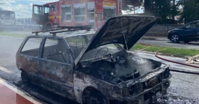 carro incendiado em guaxupé-mg