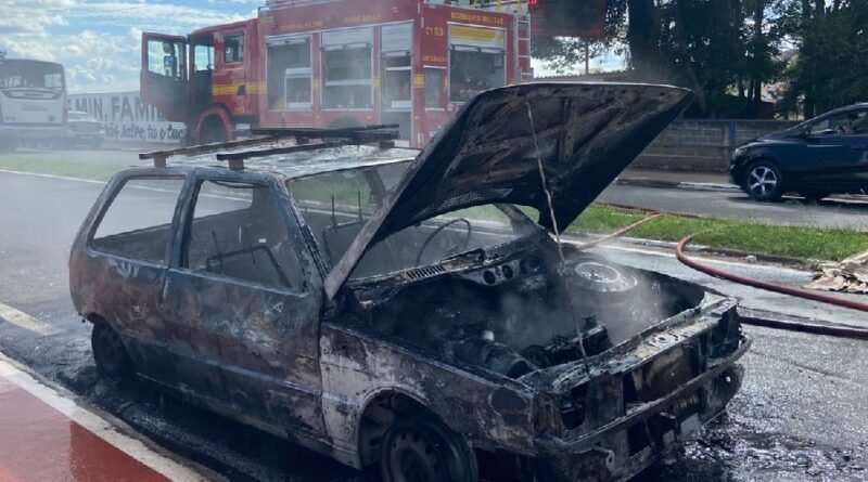 carro incendiado em guaxupé-mg