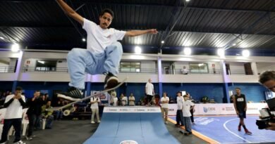 jovem andando de skate