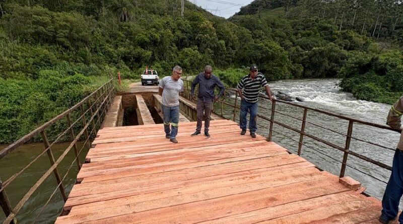 Substituição das madeiras da antiga ponte da fazenda do Osório em Poços de Caldas-MG