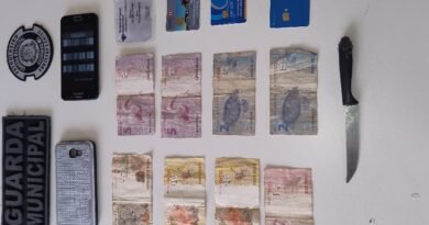 objetos recuperados com ladrão que furtou comércio em Andradas