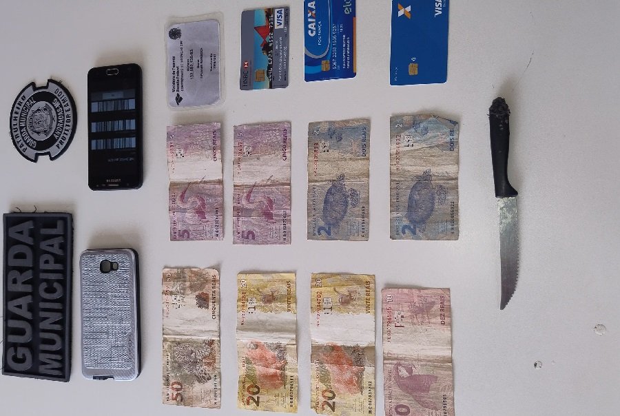 objetos recuperados com ladrão que furtou comércio em Andradas