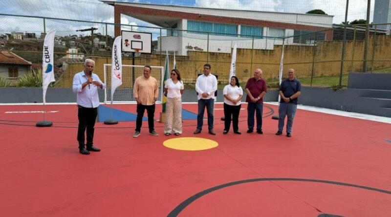 entrega da quadra revitalizada no bairro São José em Poços de Caldas-MG