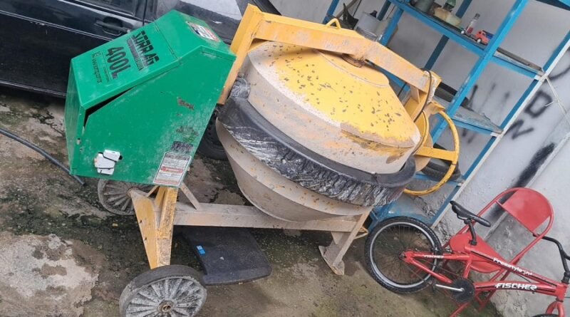 betoneira furtada e recuperada em lava-jato em Andradas-MG