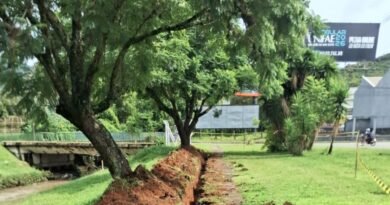 valetas para receber cabos de energia elétrica do sistema de iluminação na avenida mansur frayha em Poços de Caldas-MG