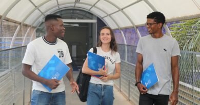 estudantes na sede da Unifal em Alfenas