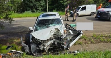 carro envolvido em acidente fatal na br 267 em Poços de Caldas-MG