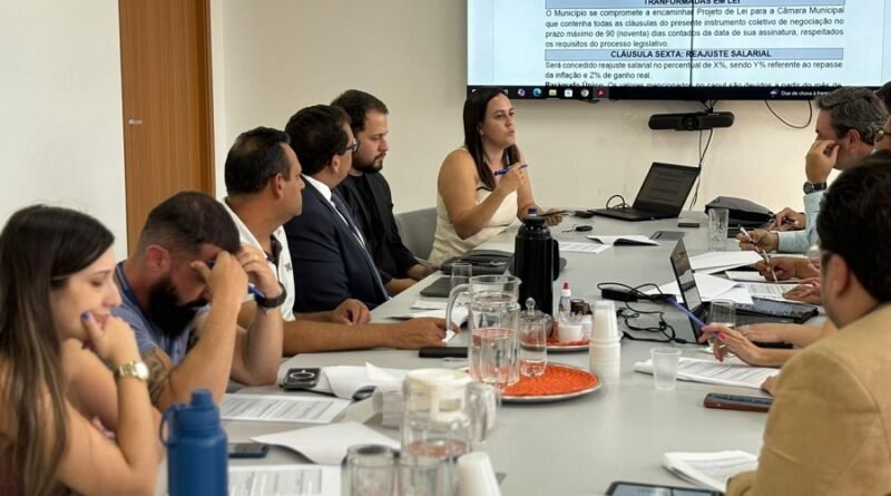 diretoria do sindserv durante reunião com secretario de administração sobre o acordo coletivo