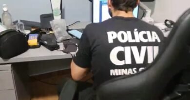 policiais civis durante a operação rastro digital em Cabo Verde-MG