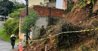deslizamento de terra em barranco na zona oeste de Poços de Caldas-MG