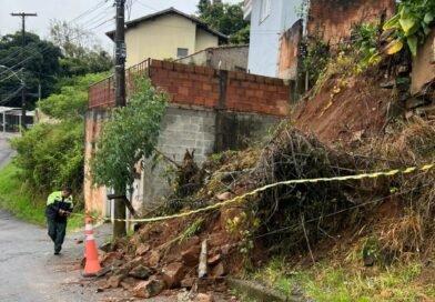deslizamento de terra em barranco na zona oeste de Poços de Caldas-MG