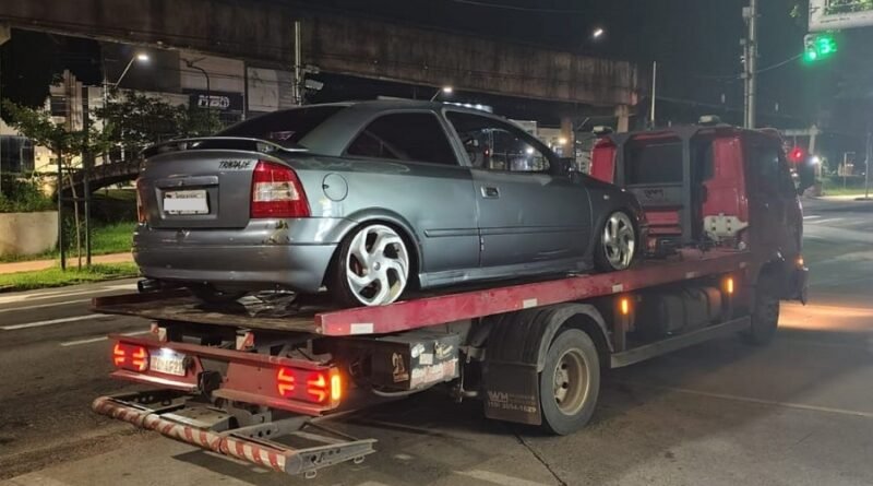 carro apreendido durante abordagem de motorista embriagado em Poços de Caldas-MG