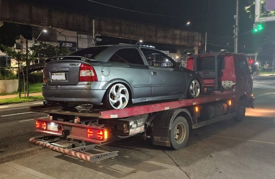 carro apreendido durante abordagem de motorista embriagado em Poços de Caldas-MG