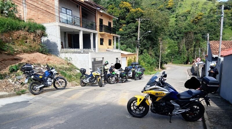 agentes de trânsito e da GCM durante operação integrada em Poços de Caldas-MG