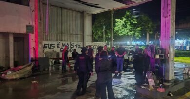 equipes da GCM e Abordagem Social durante ação integrada em posto de combustível desativado em Poços de Caldas-MG