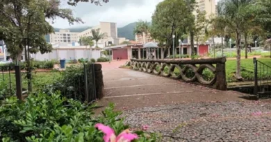 ponte da felicidade na praça Dom Pedro II em Poços de Caldas