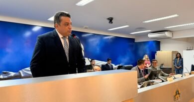 Prefeito de Poços de Caldas, Paulo Ney durante a primeira sessão do ano na Câmara Municipal