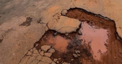 ruas com buracos no Jardim Kennedy I em Poços de Caldas-MG