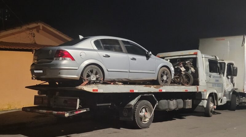 carro e motos apreendidos durante ocorrência de crime de receptação na zona sul de Poços de Caldas -MG