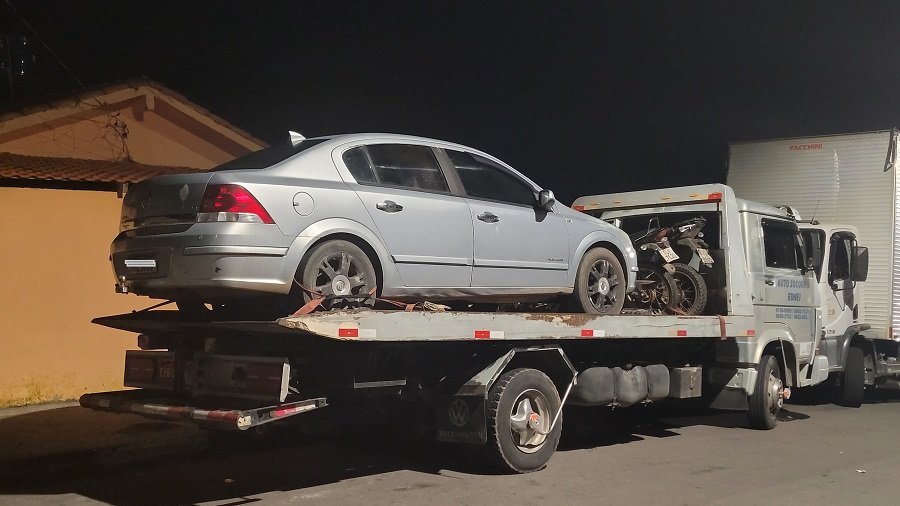 carro e motos apreendidos durante ocorrência de crime de receptação na zona sul de Poços de Caldas -MG