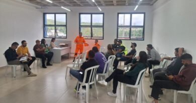 bombeiros durante reunião com orientações de segurança durante o carnaval em Poços de Caldas-MG