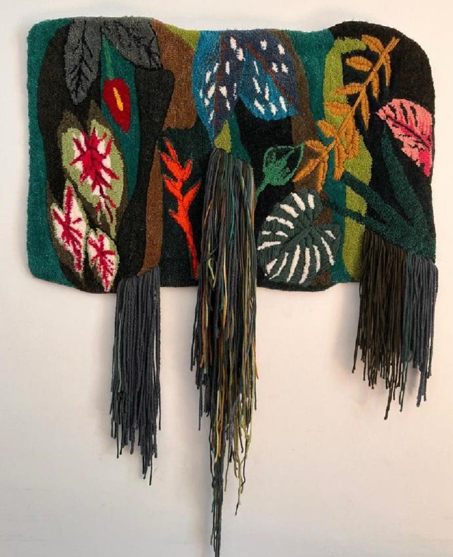 quadro em tapeçaria do artista Eder Rezende