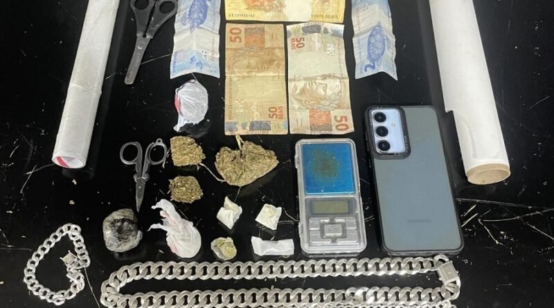 drogas e material apreendido com traficante no Santa Augusta, em Poços de Caldas-MG