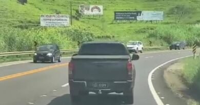 caminhonete adulterada em fuga na SP 342