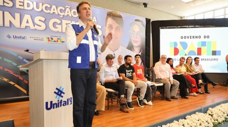 O ministro da Educação, Camilo Santana durante visita na Unifal em Alfenas