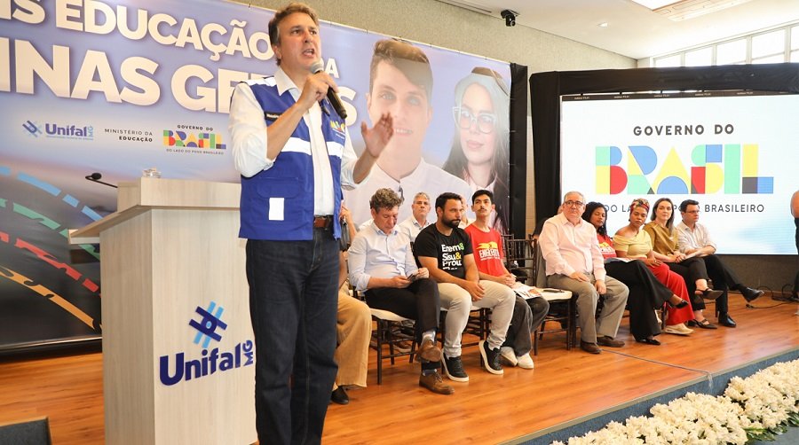 O ministro da Educação, Camilo Santana durante visita na Unifal em Alfenas