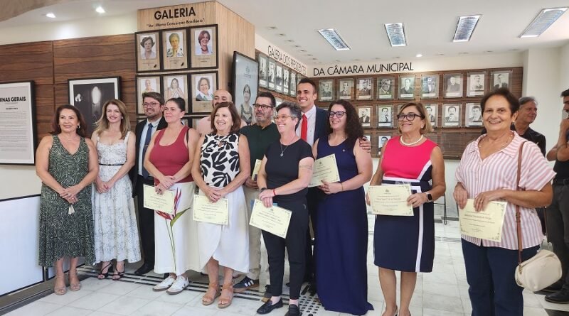 Vereadora e ex-vereadoras da Câmara Municipal de Poços durante a inaugura Galeria Vereadora Maria Conceição Bonifácio
