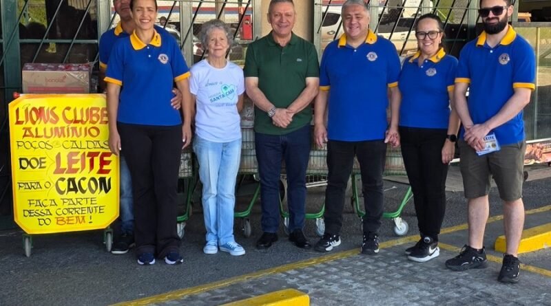voluntários da campanha de arrecadação de leite do Lions Clube Alumínio de Poços de Caldas