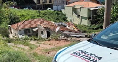 viatura da pm na cena de um homicídio em 2023 na rua pará em Poços de Caldas