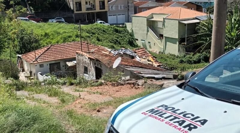 viatura da pm na cena de um homicídio em 2023 na rua pará em Poços de Caldas