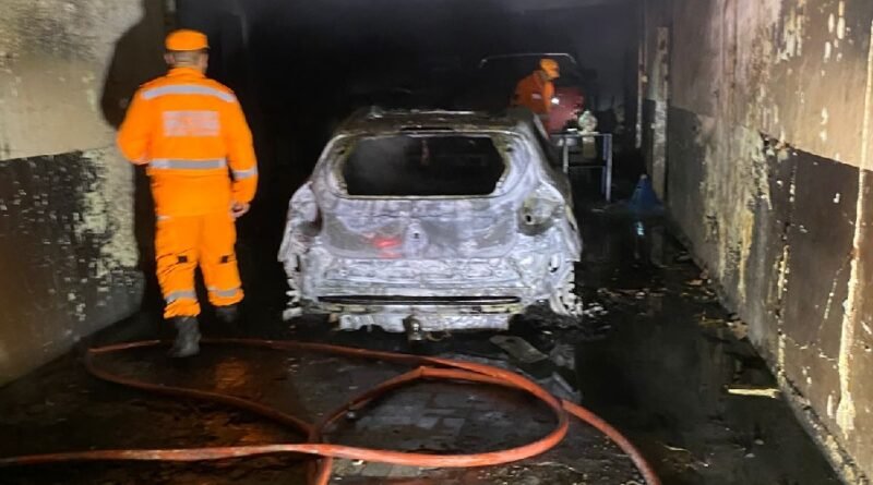 carro destruído por incêndio criminoso em Campestre-MG